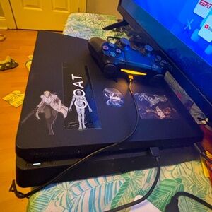 PlayStation 4 Slim/Controller (with extended storage 1TB)